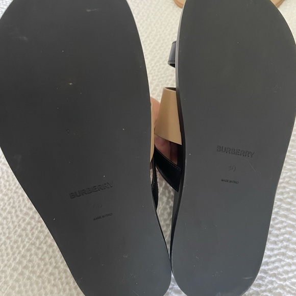 BURBERRY SANDALS - Picture 2 of 2